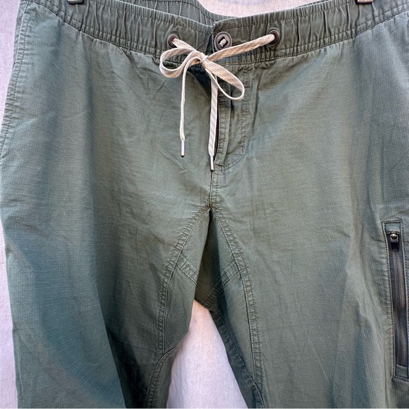 Vuori Men's Ripstop Cargo Joggers Drawstring Waist Casual Straight Leg Sz M - Picture 6 of 16